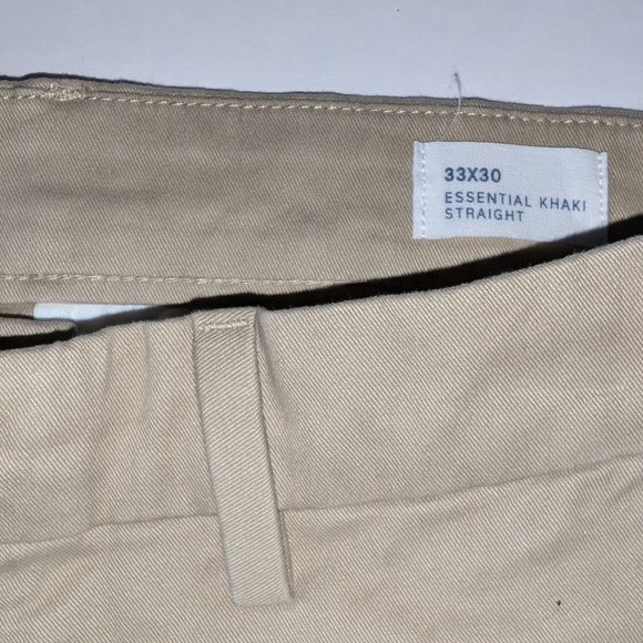 GAP Essential Khaki Pants – Straight Leg – 33x30 – Excellent Used Condition - Picture 6 of 7